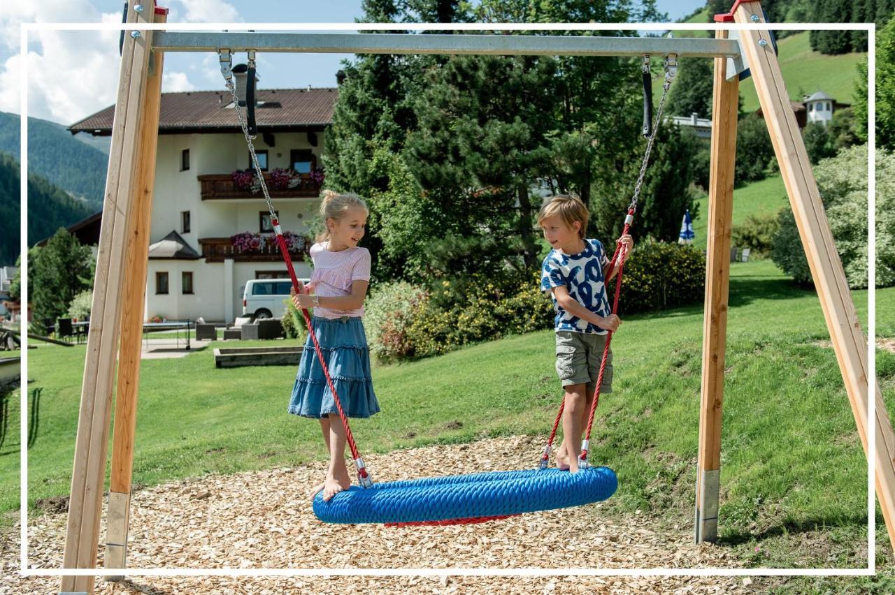 Gutshof - Urlaubsresort Hafele Sankt Jakob in Defereggen Exterior foto