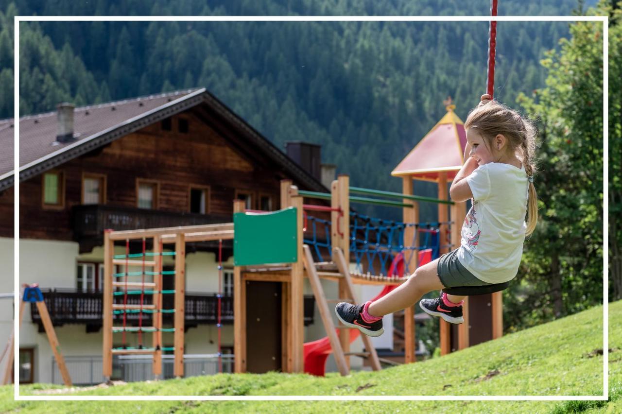 Gutshof - Urlaubsresort Hafele Sankt Jakob in Defereggen Exterior foto