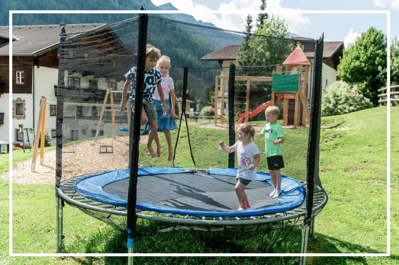 Gutshof - Urlaubsresort Hafele Sankt Jakob in Defereggen Exterior foto